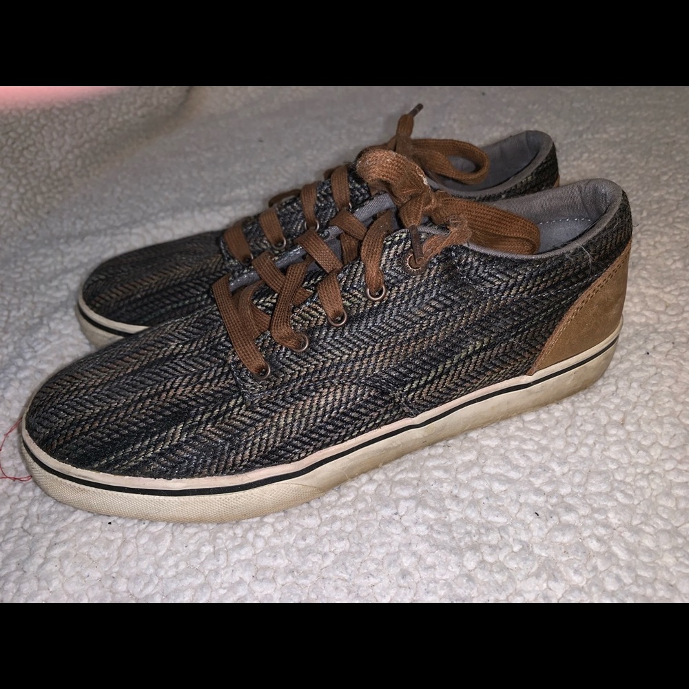 Men’s size 10 dressy sneakers.